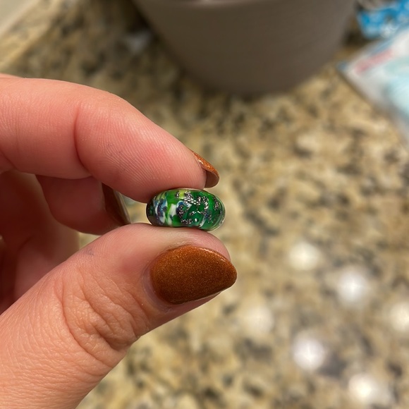 Green glitter bead - Picture 2 of 2